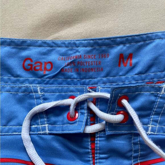 Gap Red and Blue Striped Men’s Board Shorts Size Medium - Picture 2 of 6